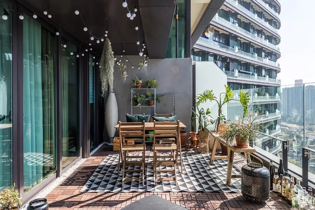 裝修公司現(xiàn)代輕奢風(fēng)格復(fù)式裝修效果圖-陽臺(tái) 裝修公司現(xiàn)代輕奢風(fēng)格復(fù)式裝修效果圖-陽臺(tái)