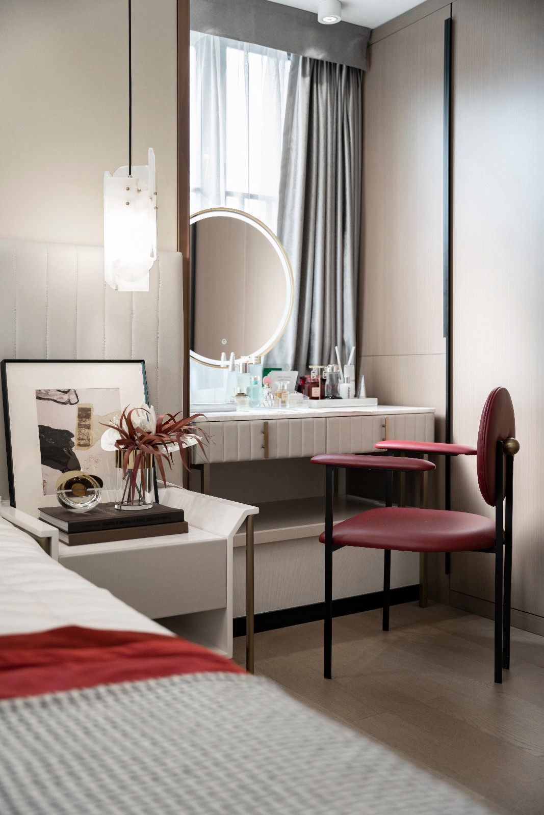 現(xiàn)代輕奢風格室內(nèi)設(shè)計家裝案例-梳妝臺 現(xiàn)代輕奢風格室內(nèi)設(shè)計家裝案例-梳妝臺