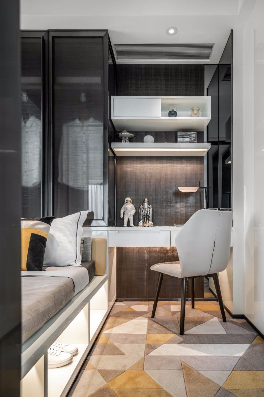 現(xiàn)代簡約風格室內(nèi)設計家裝案例-次臥書桌 現(xiàn)代簡約風格室內(nèi)設計家裝案例-次臥書桌