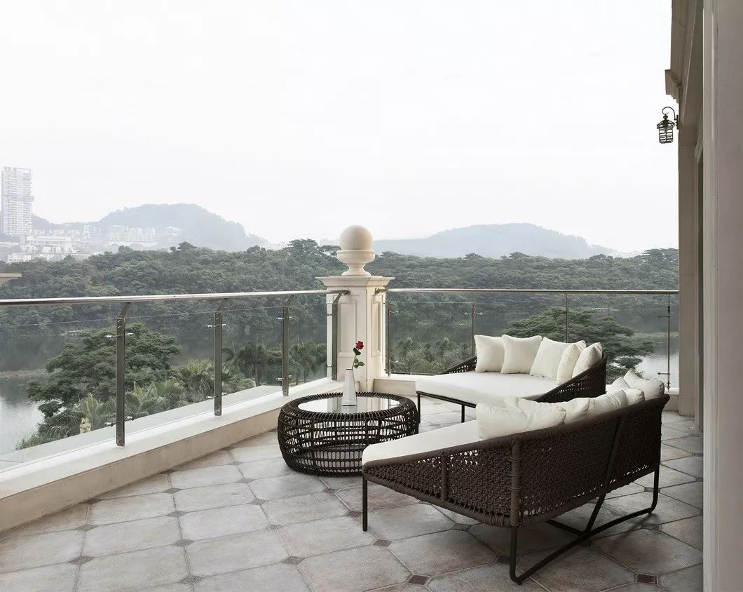 佛山裝修公司法式風(fēng)格別墅裝修效果圖-陽(yáng)臺(tái) 佛山裝修公司法式風(fēng)格別墅裝修效果圖-陽(yáng)臺(tái)