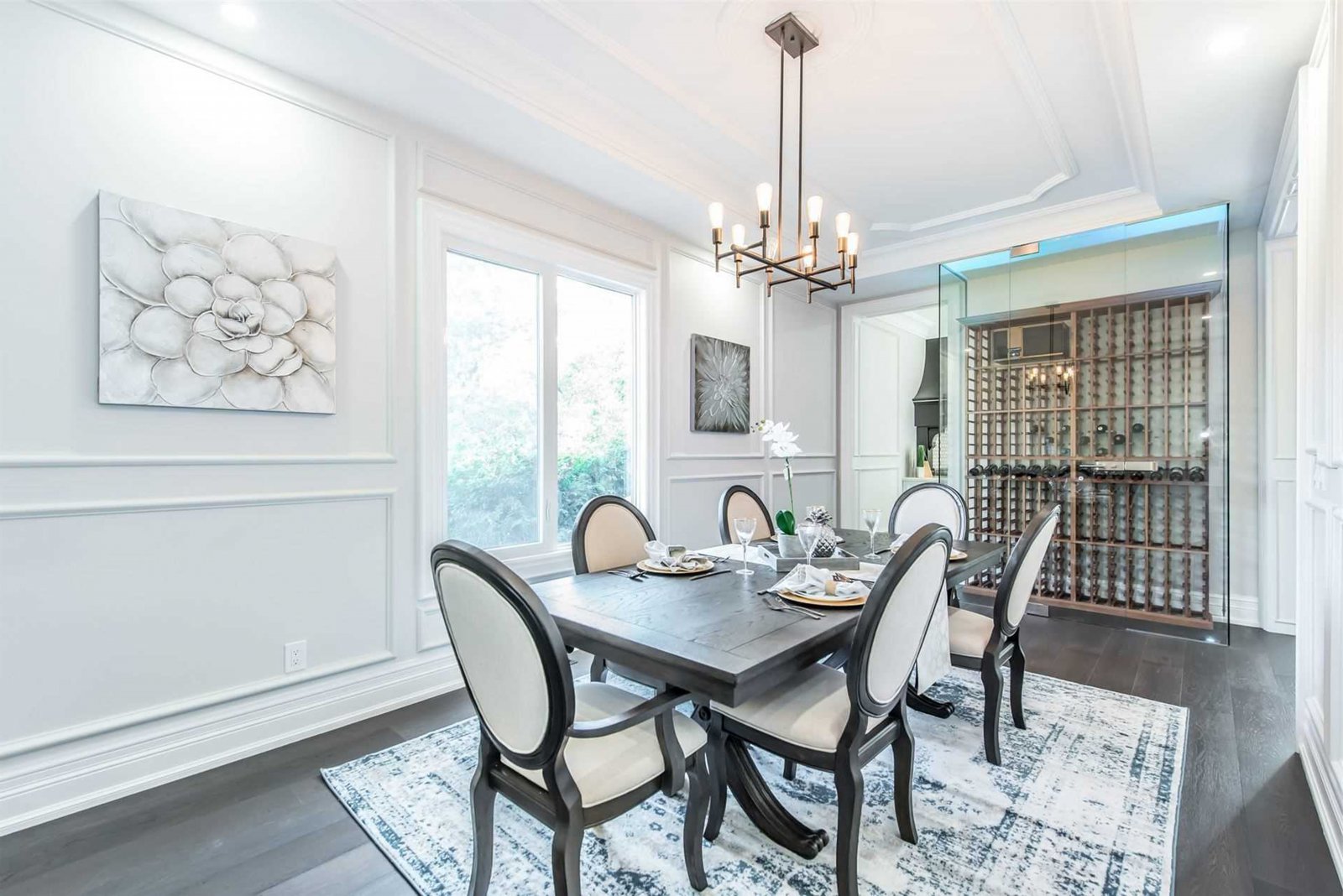 歐式簡約風格家裝設(shè)計別墅裝修效果圖-餐廳 歐式簡約風格家裝設(shè)計別墅裝修效果圖-餐廳