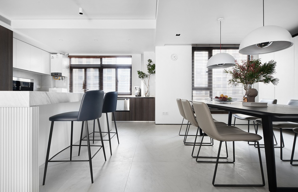 裝修案例現(xiàn)代簡(jiǎn)約風(fēng)格室內(nèi)裝修效果圖-餐廳 裝修案例現(xiàn)代簡(jiǎn)約風(fēng)格室內(nèi)裝修效果圖-餐廳