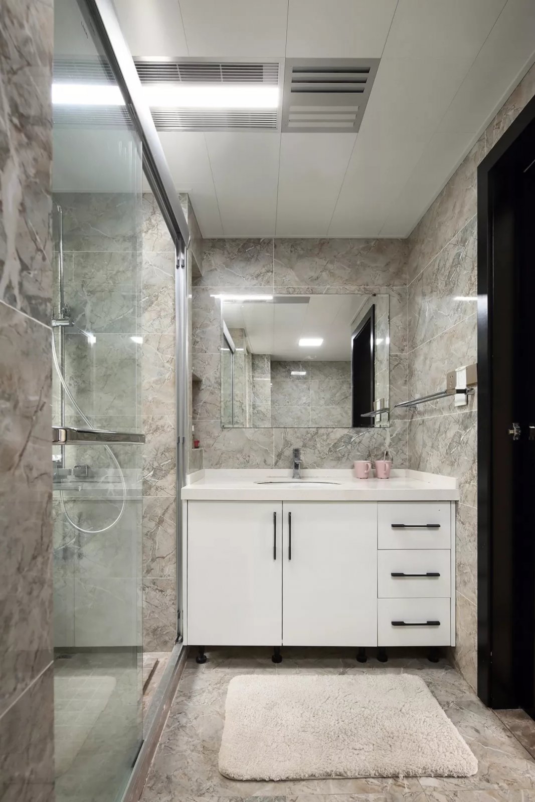 現(xiàn)代簡約風格家裝設計室內(nèi)裝修效果圖-衛(wèi)生間 現(xiàn)代簡約風格家裝設計室內(nèi)裝修效果圖-衛(wèi)生間