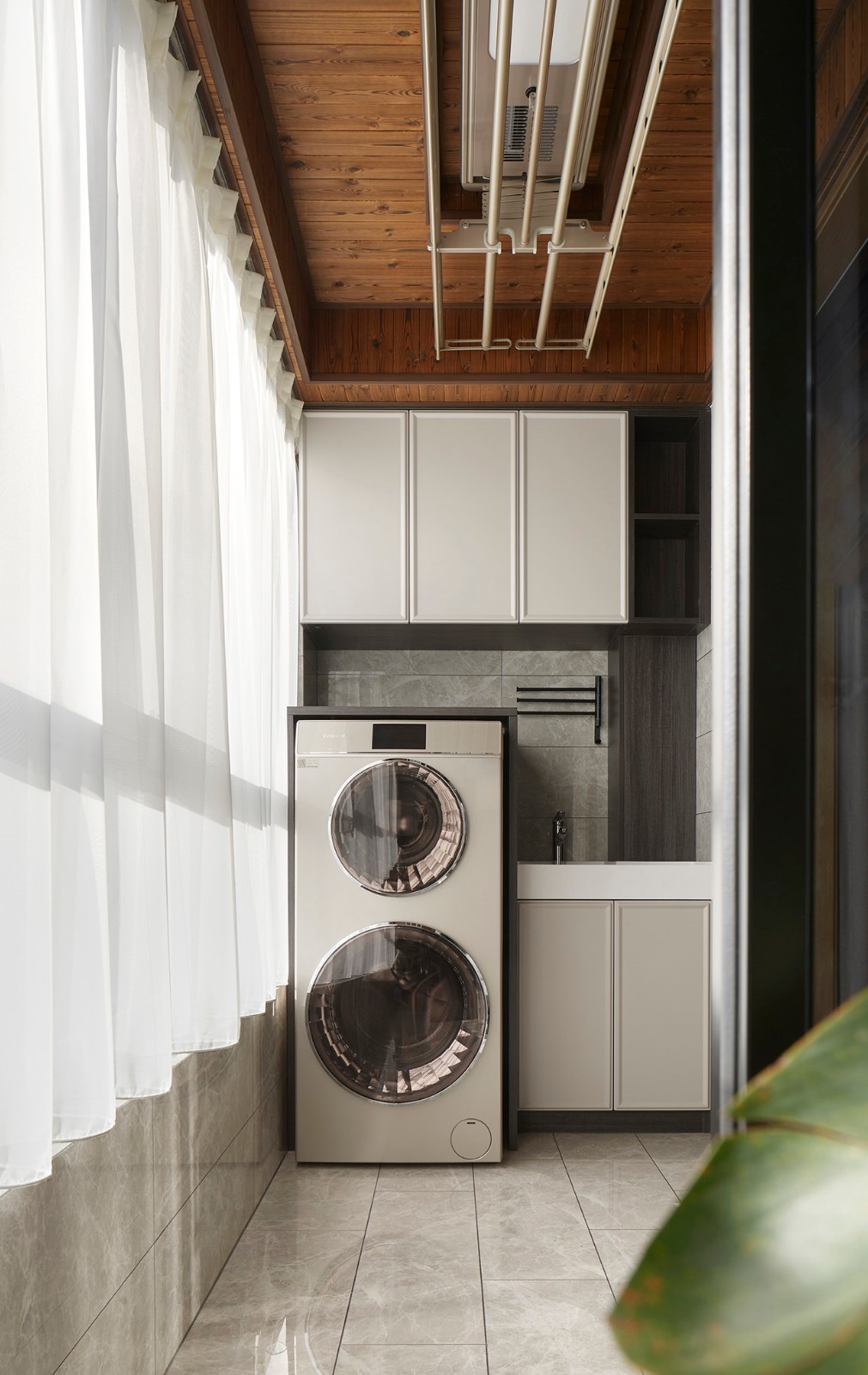 現(xiàn)代新中式風(fēng)格家裝設(shè)計室內(nèi)裝修效果圖-陽臺 現(xiàn)代新中式風(fēng)格家裝設(shè)計室內(nèi)裝修效果圖-陽臺