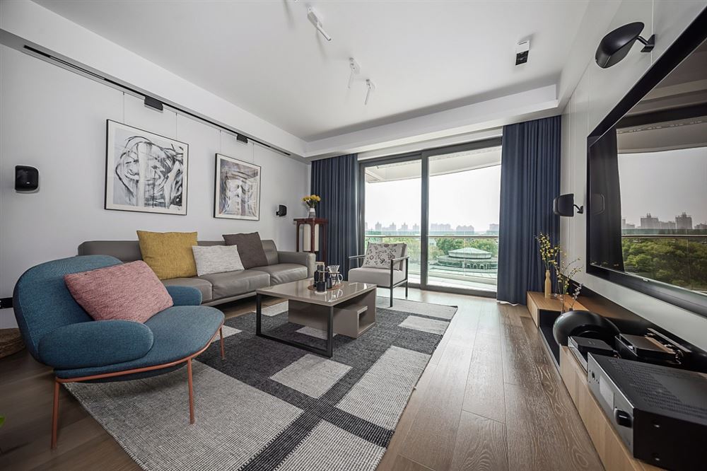 江門市寶翠園現(xiàn)代簡約風格三居室裝修案例