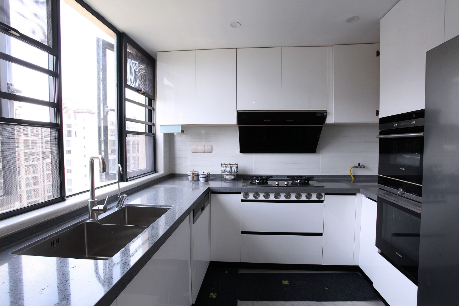 簡(jiǎn)歐風(fēng)格家裝設(shè)計(jì)室內(nèi)裝修效果圖-廚房 簡(jiǎn)歐風(fēng)格家裝設(shè)計(jì)室內(nèi)裝修效果圖-廚房