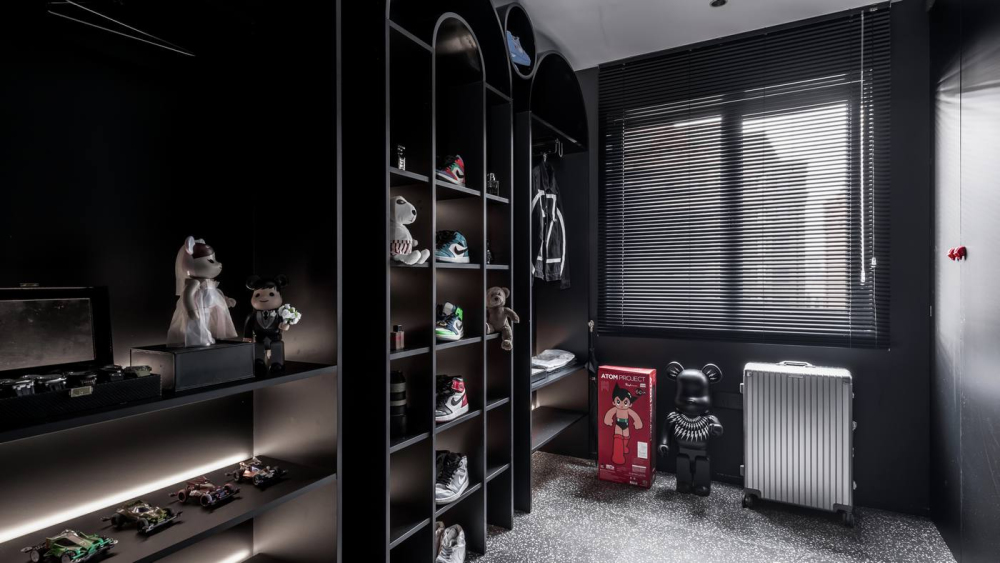 現(xiàn)代極簡風格室內(nèi)家裝案例效果圖-衣帽間 現(xiàn)代極簡風格室內(nèi)家裝案例效果圖-衣帽間