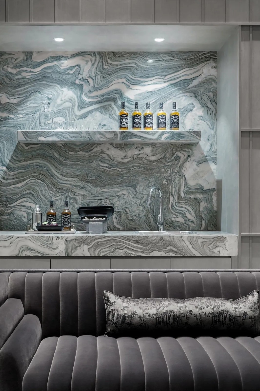 現(xiàn)代簡約風(fēng)格別墅室內(nèi)設(shè)計家裝案例-背景墻 現(xiàn)代簡約風(fēng)格別墅室內(nèi)設(shè)計家裝案例-背景墻