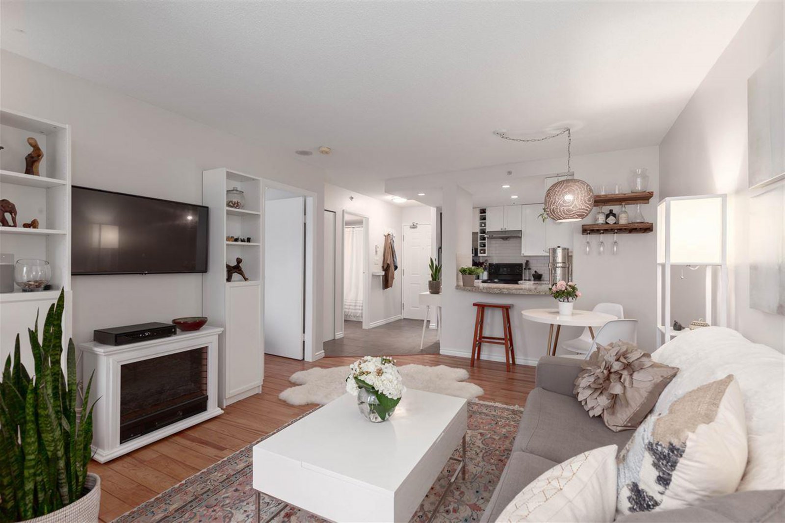 裝修案例現(xiàn)代簡約風(fēng)格室內(nèi)裝修效果圖-客廳 裝修案例現(xiàn)代簡約風(fēng)格室內(nèi)裝修效果圖-客廳